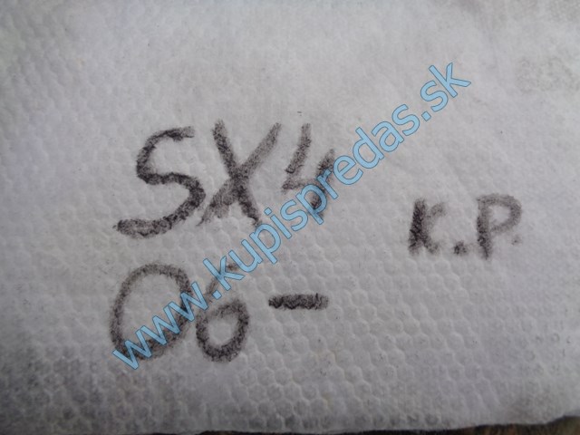 odhlučnenie na prednú kapotu na suzuki sx4 060911-0141